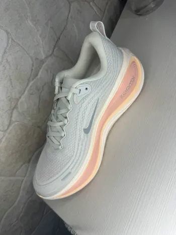 Nike Vomero Plus Running Shoes usato