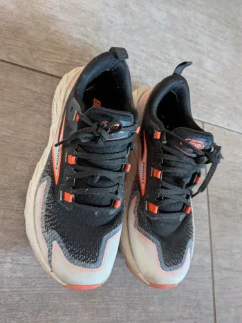 Gebrauchtes Brooks Cascadia 18 Running Shoes