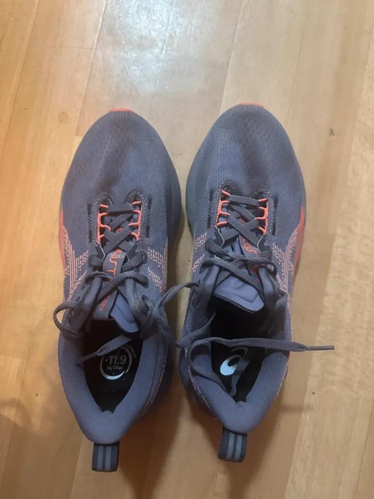 Used Asics Novablast 5 bike — image 2 of 4