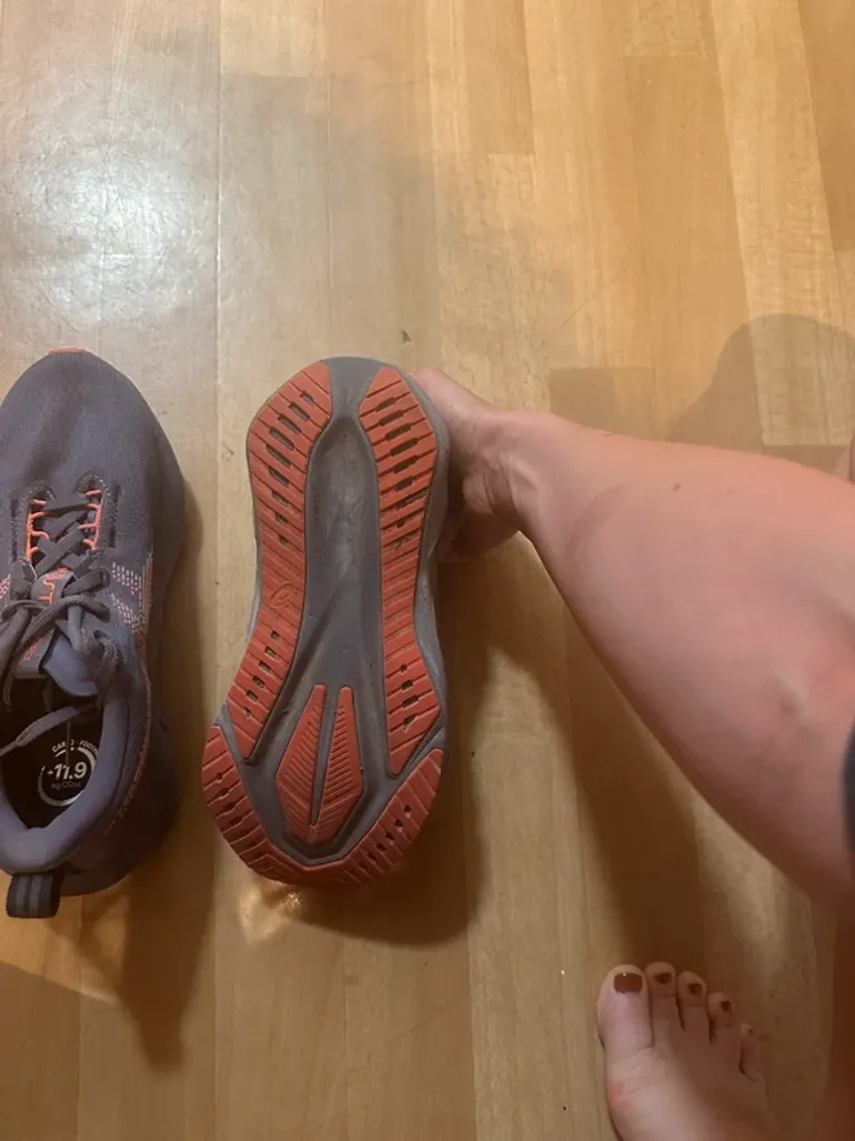 Used Asics Novablast 5 bike — image 3 of 4