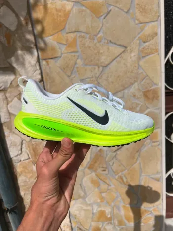 Used Nike Vomero 18 Running Shoes
