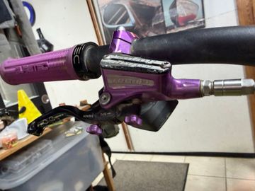 Used Hope tech3v4 2025 bike — image 4 of 6