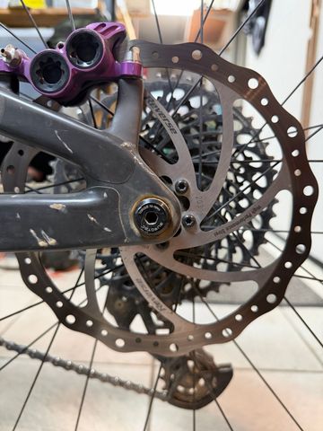 Used Hope tech3v4 2025 bike — image 6 of 6