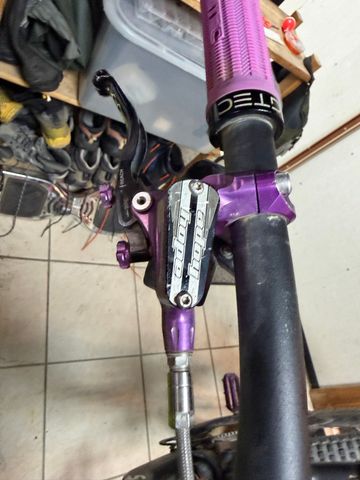 Used Hope tech3v4 2025 bike — image 3 of 6