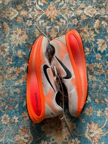 Nike Vemero 18 Running Shoes usato
