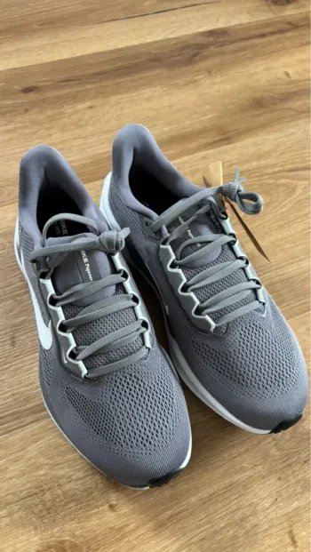 Used Pegasus Zoom 41 Running Shoes