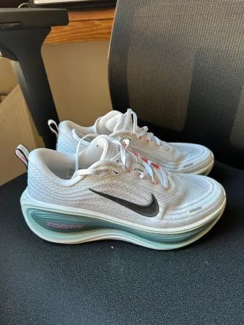 Nike Vomero Plus Running Shoes usato
