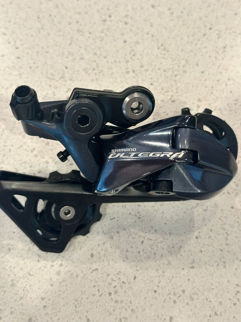 Used Shimano R8000 rear derailleur 11 spd Drivetrain & Pedals