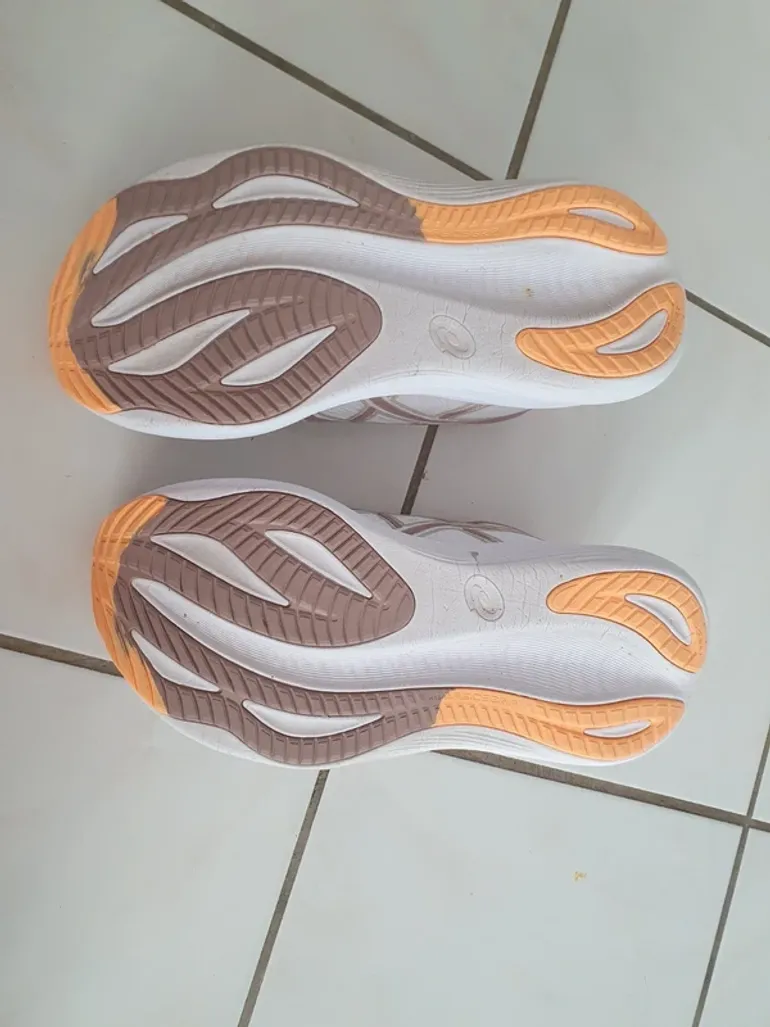 Asics Gel Nimbus 27 bike d'occasion — image 4 sur 8