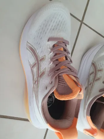 Asics Gel Nimbus 27 bike d'occasion — image 2 sur 8