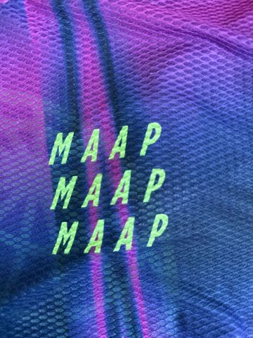 Tweedehands MAAP Evade Hoodie bike — afbeelding 10 van 10