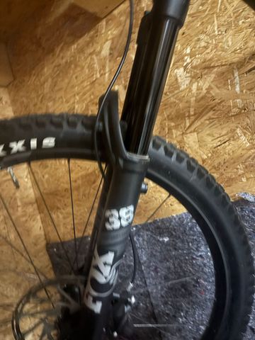Fox 38 Performance Elite 2023 bike de segunda mano — imagen 2 de 2