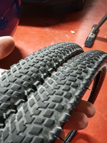 Použité Pirelli adventure tm Tyres & Tubes