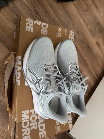 Used Asics Novablast 5 bike — image 2 of 2
