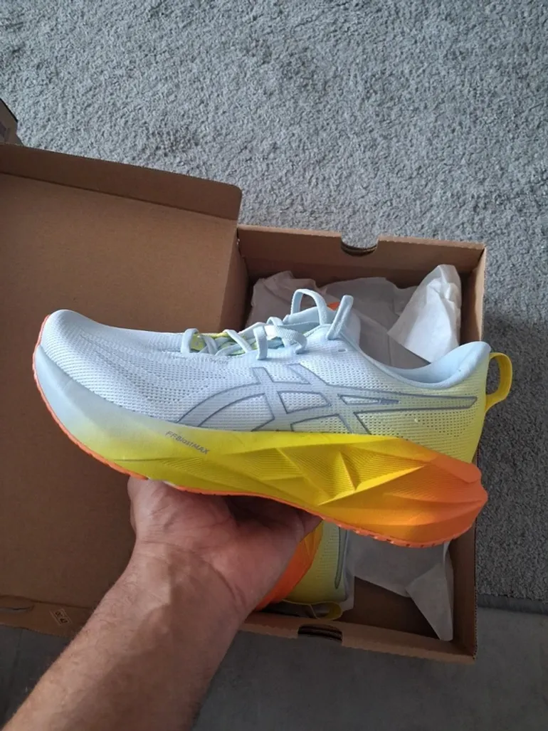 Used Asics Novablast 5 bike — image 2 of 10