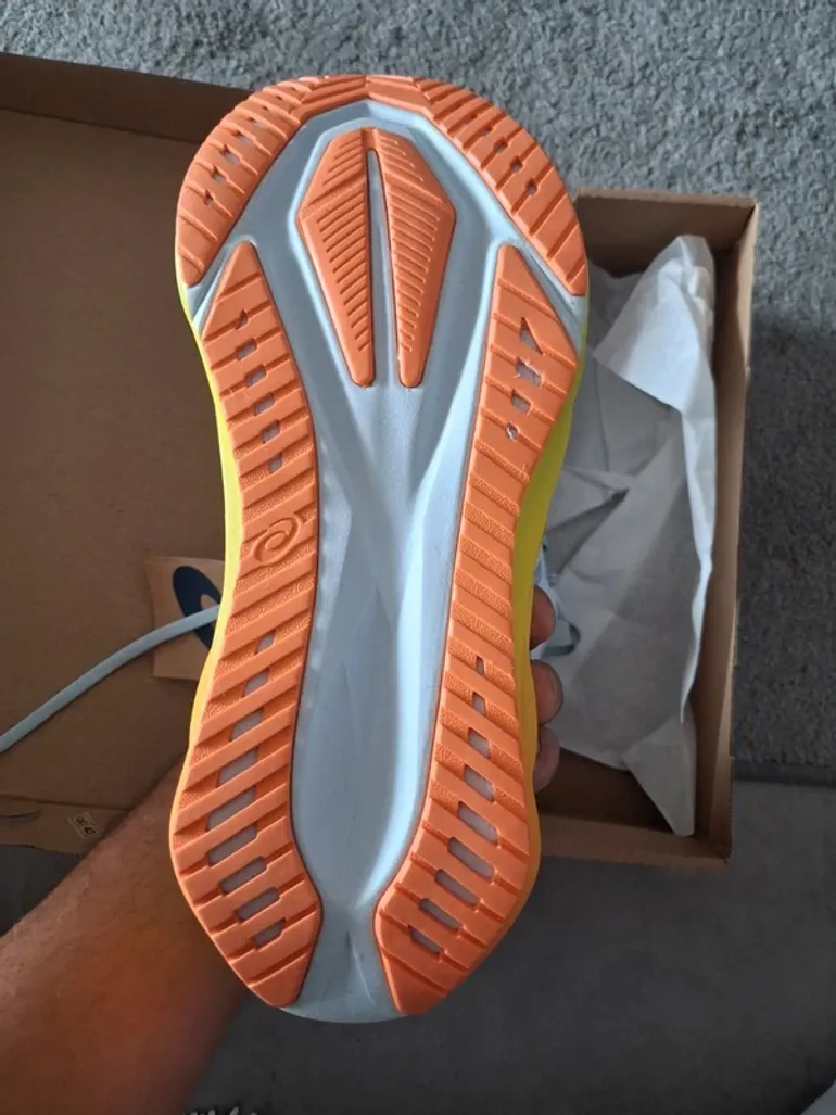 Used Asics Novablast 5 bike — image 5 of 10
