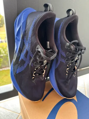 Used Asics Novablast 5 Running Shoes