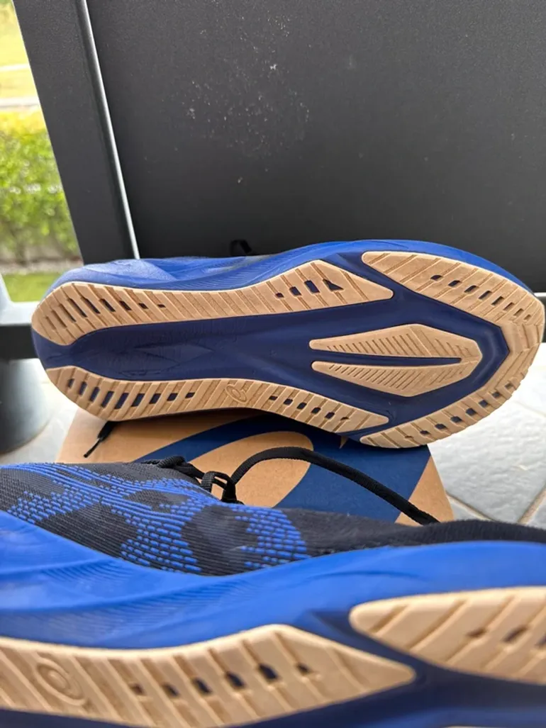 Used Asics Novablast 5 bike — image 3 of 7
