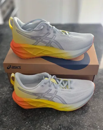Used Asics Novablast 5 Running Shoes