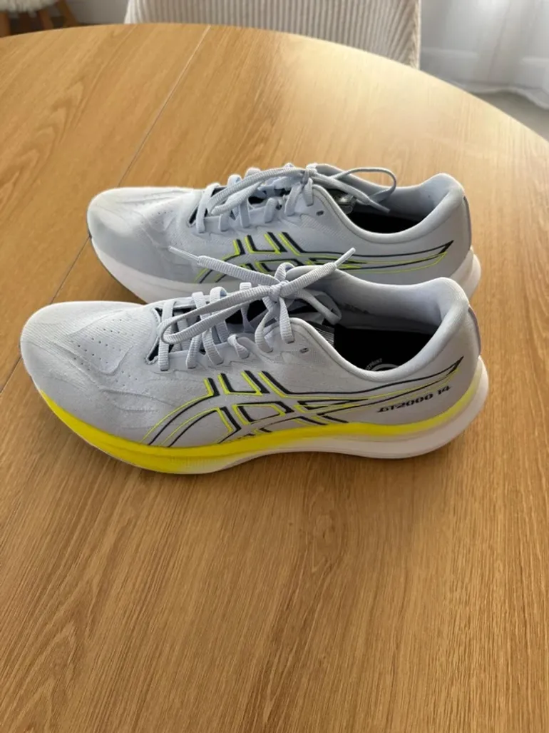 Used Asics Running Shoes bike — image 2 of 7