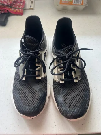Used Salomon Predict Mod Running Shoes