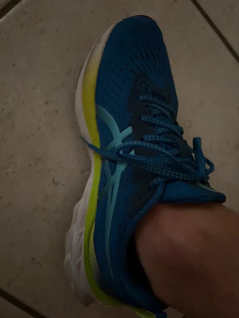 Brugt Asics Novablast 2 bike — billede 2 af 6