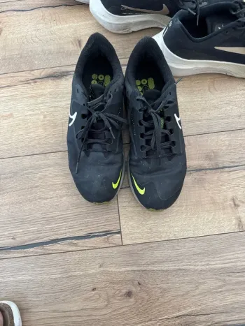 Used Pegasus Air Zoom 39 Shield Running Shoes