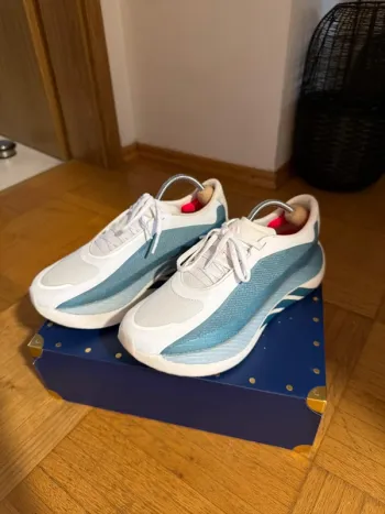 Adidas Hyperboost Edge Running Shoes usato