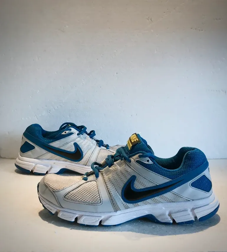 Used Nike Running Shoes bike — image 2 of 4