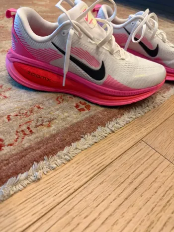 Used Nike Vomero 18 Running Shoes