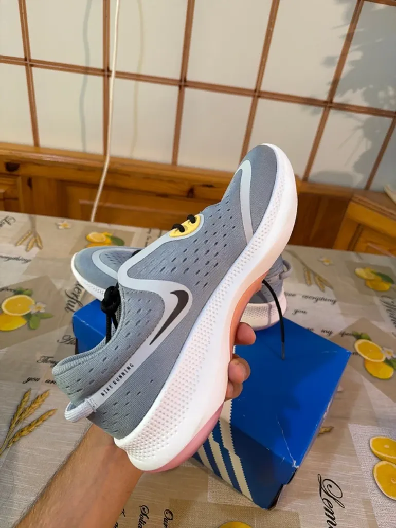 Used Nike Shoes Size 42 bike — image 2 of 9