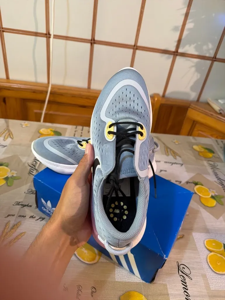 Used Nike Shoes Size 42 bike — image 3 of 9
