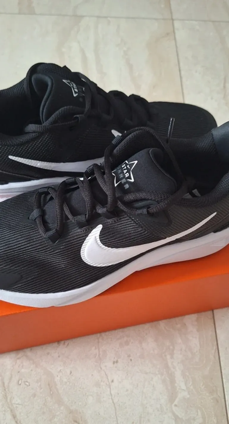 Gebrauchtes Clean Nike Running Shoes Black White bike — Bild 2 von 2