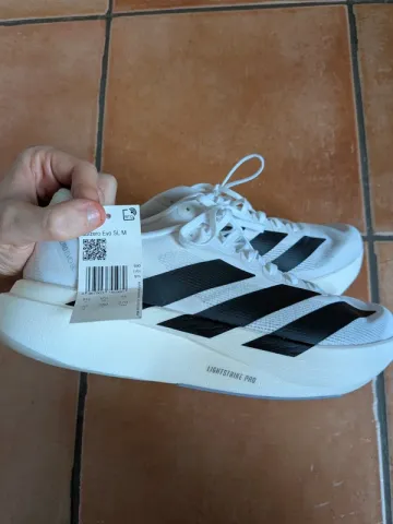Käytetty Adidas evo SL Running Shoes