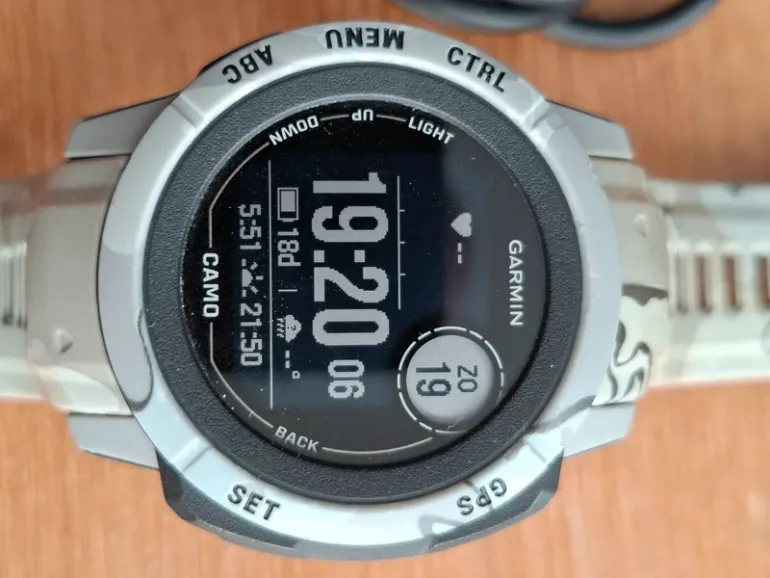 Used Garmin Instinct 2S Camo bike — image 7 of 9