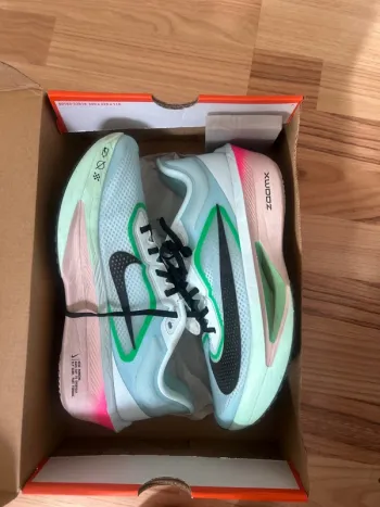 Used Nike Zoom Fly 4 Running Shoes