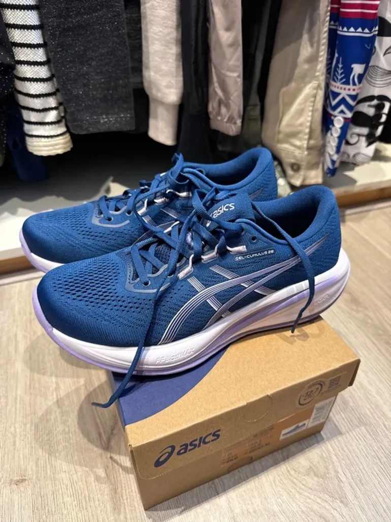 Tweedehands Asics Cumulus 28 bike — afbeelding 2 van 18