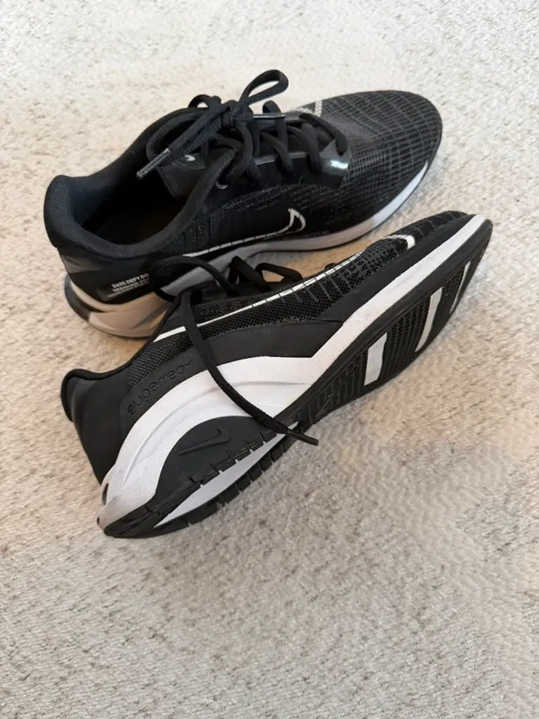 Used Nike Sneakers bike — image 2 of 3