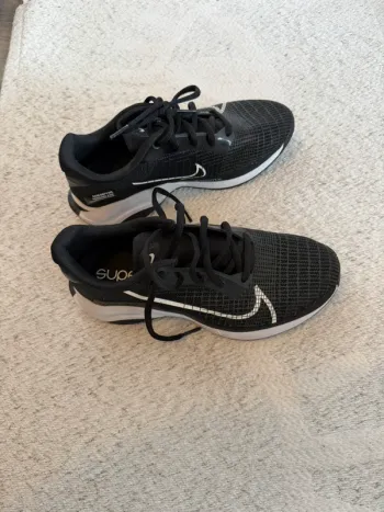 Used Nike Sneakers bike — image 3 of 3