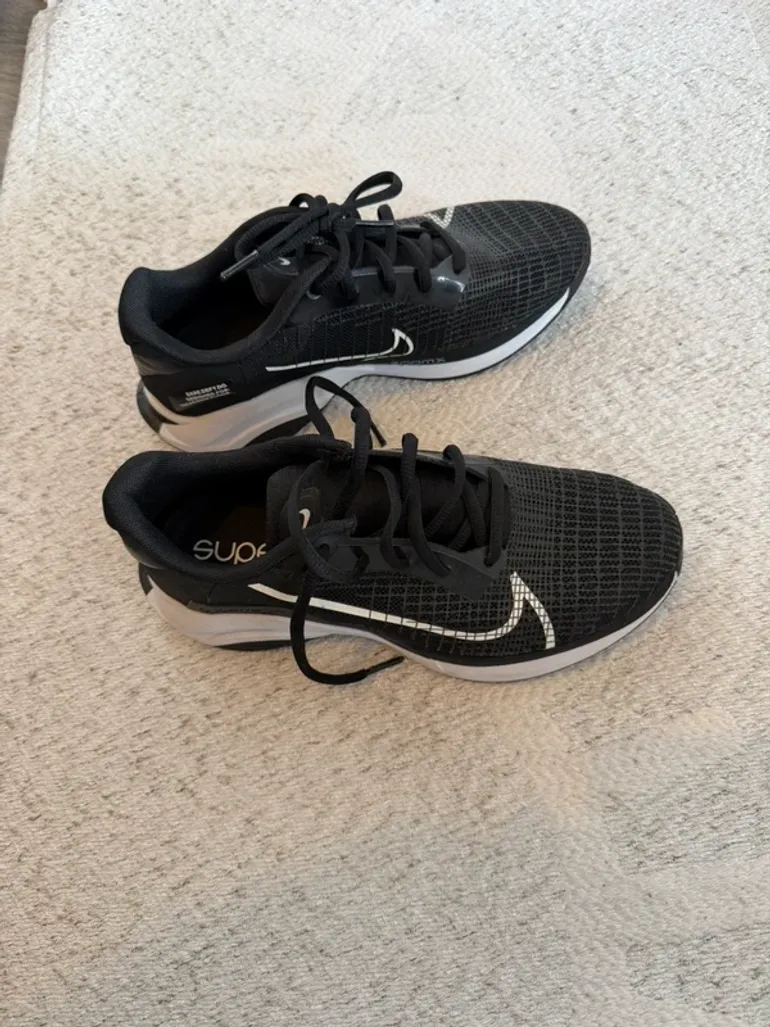 Used Nike Sneakers bike — image 3 of 3