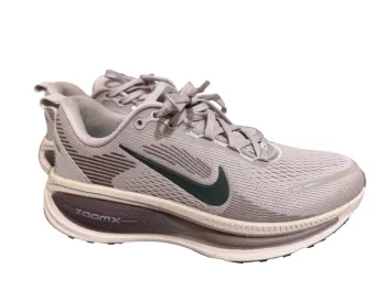 Käytetty Nike Vomero 18 Running Shoes