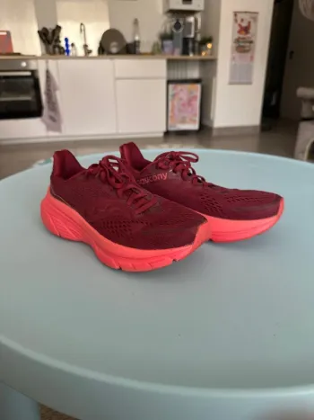 Used Saucony Guide 17 Running Shoes