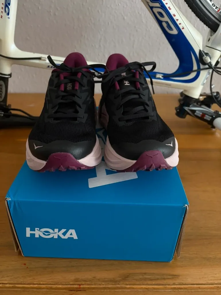 Used Hoka Challenger 8 bike — image 3 of 5