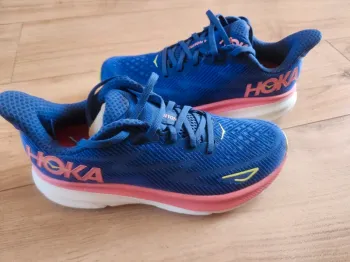 Used Hoka Clifton 9 Running Shoes