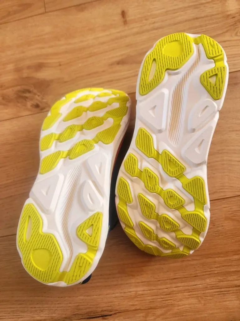 Hoka Clifton 9 bike d'occasion — image 2 sur 4