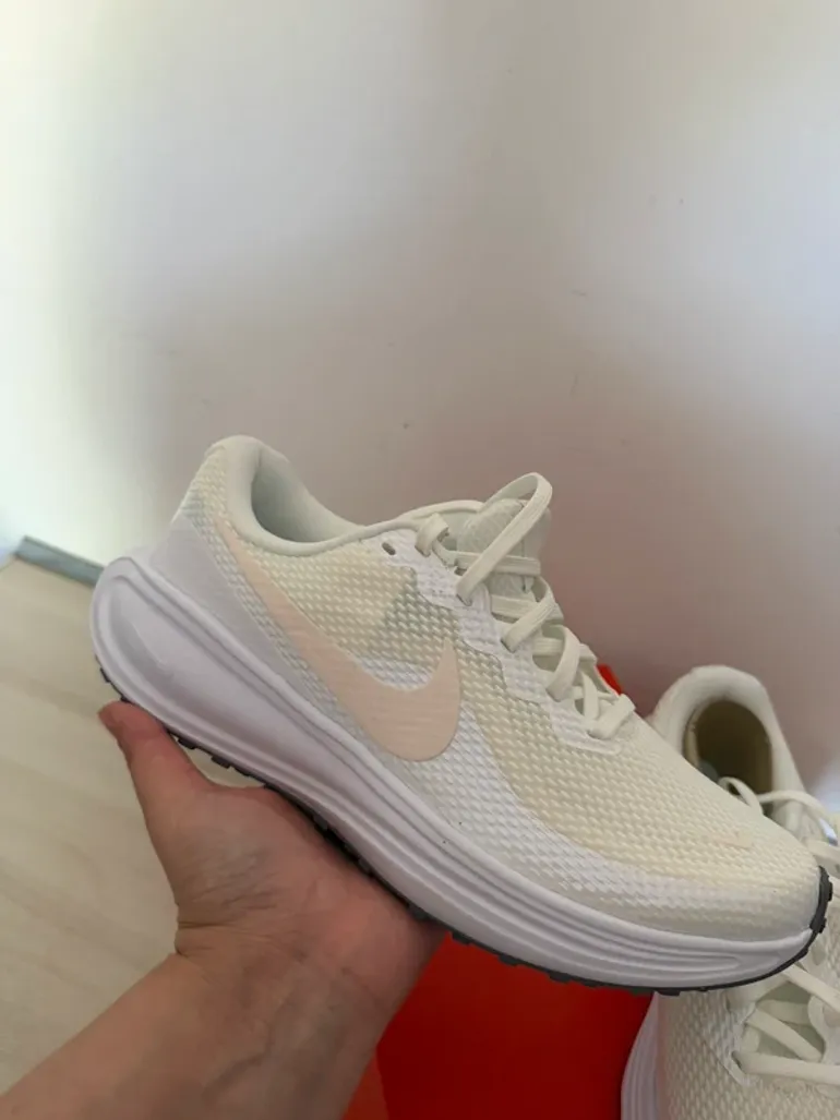 Used Hyper Nike Running légère bike — image 4 of 9