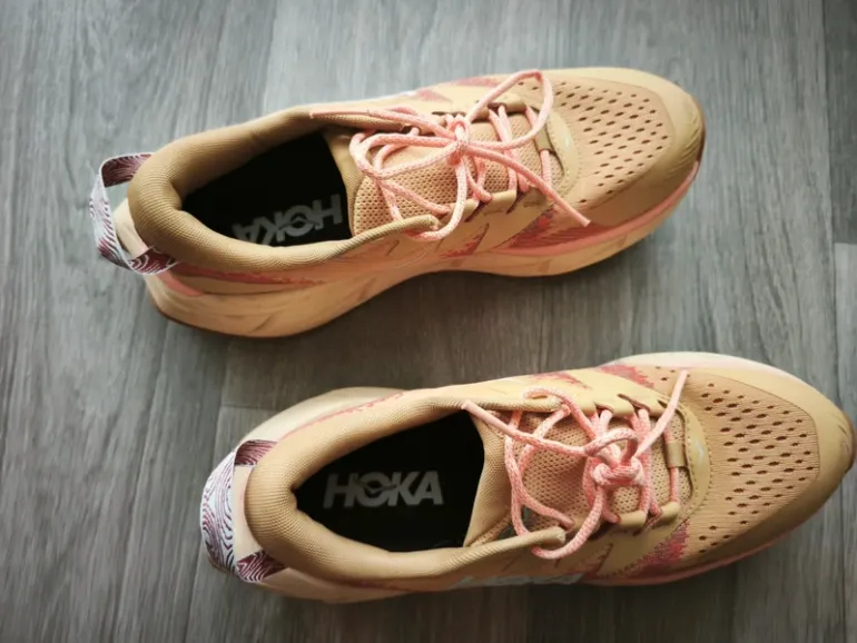 Used Hoka Trailrunning Shoes bike — image 2 of 3