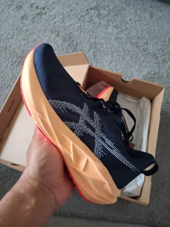 Asics Novablast 5 Running Shoes usato