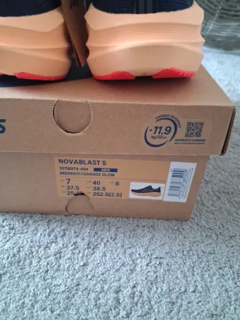 Asics Novablast 5 bike usato — immagine 8 di 10