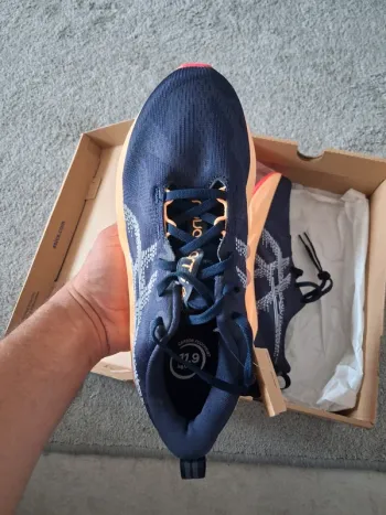 Asics Novablast 5 bike usato — immagine 3 di 10